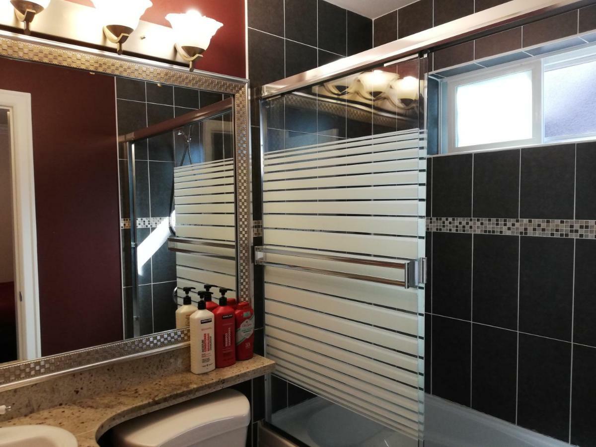 Vancouver Home Inn By Elevate Rooms バーナビー エクステリア 写真